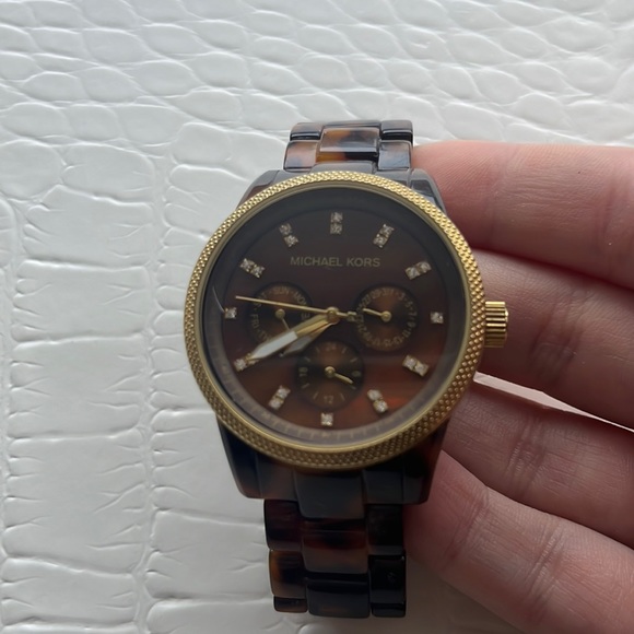 2 Michael Kors Watches - Picture 10 of 14